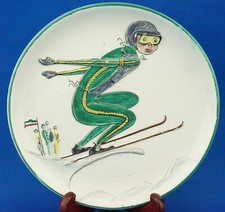 Piatto ceramica Sciatore bassorilievo Italy 1900 stile Tarcisio Tosin La Freccia