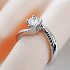 Anello solitario in Oro bianco