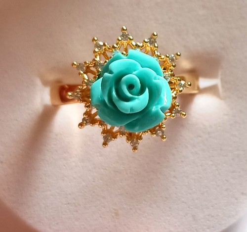 Anello nuovo color oro pietra