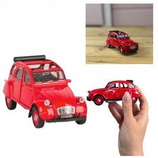 Auto in metallo rossa, cabrio