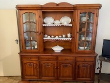 Credenza e sedie abbinate