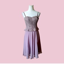 Abito da sera in pizzo lilla