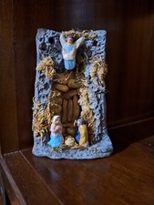 Tegola con presepe e pastori in terracotta. Manifattura artig. napoletana.