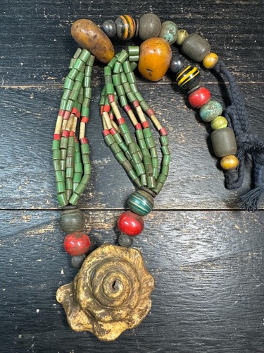 Grande collana con ciondolo