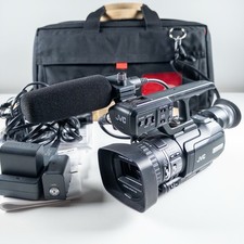 JVC GY-HM100U Pro HD Camcorder Bundle – Mic, Bag Charger 2 Batteries EXCELLENT