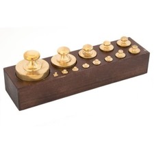 Set di 13 pesi in ottone per BILANCIA con base in legno FUNZIONANTI 
