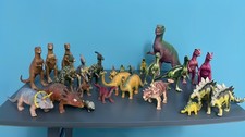 Dinosauri di plastica dura e