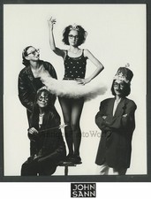 Ragazza Giovane In Costumi