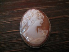 delicata giovane donna gemma