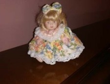 Bambola in porcellana di