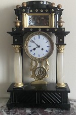 Antico orologio a pendolo