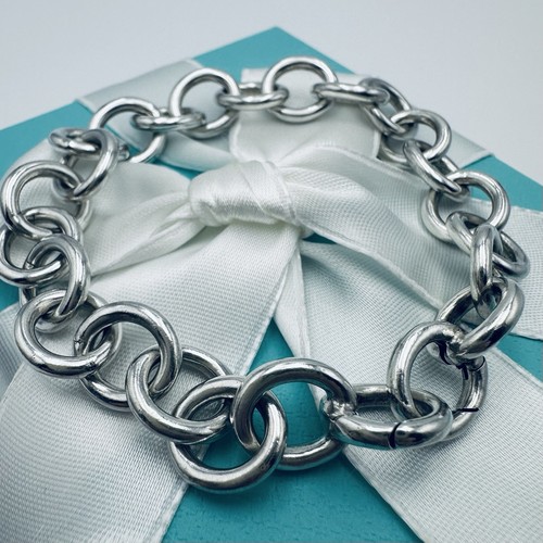 Tiffany 8 clasping - tiffany, co.