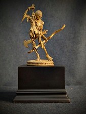 statuina metallo  dorata dopo