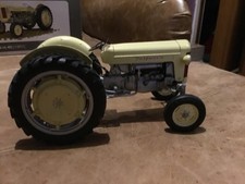 Trattore Universal Hobbies