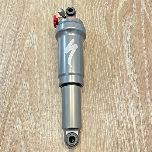 Ammortizzatore pneumatico