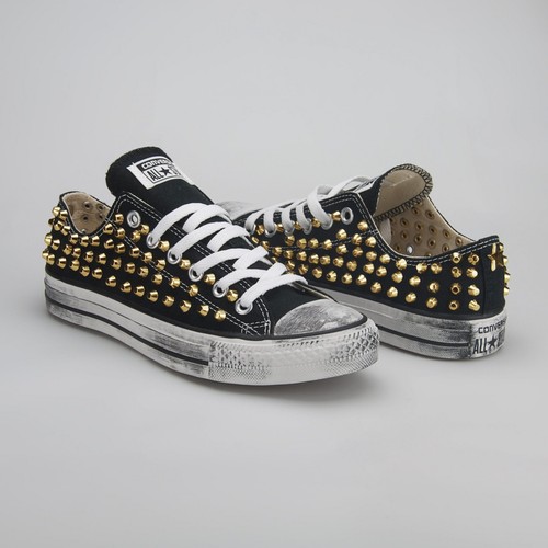 Converse bassa nera borchiata