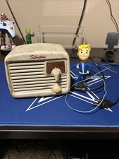 Radio d'epoca a valvole Sears Silvertone 6002 compatta da tavolo AM cassa in metallo 1946