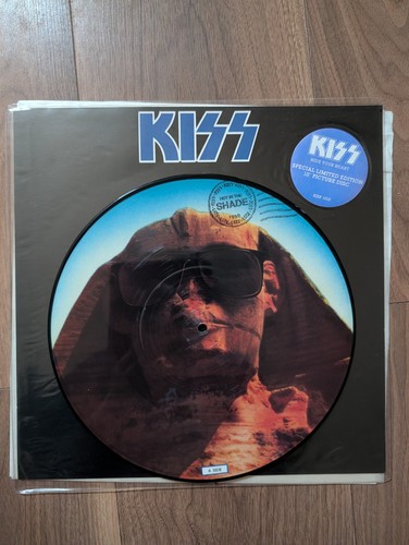 Kiss hide your - -,