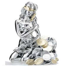 Dea Bendata Seduta con