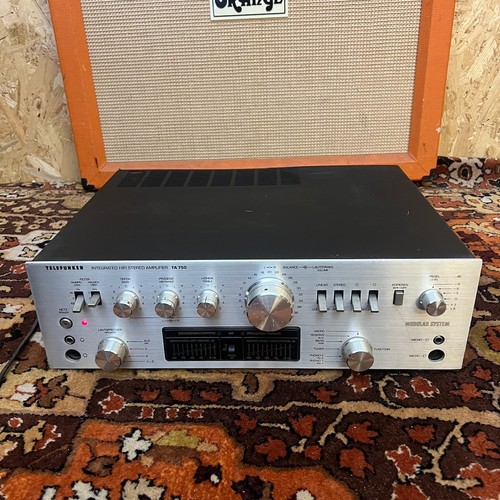 Amplificatore stereo integrato