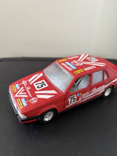 Burago alfa romeo 75 - 1/24,