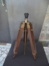 Lampada da terra vintage finitura marrone treppiede in legno supporto illumin...