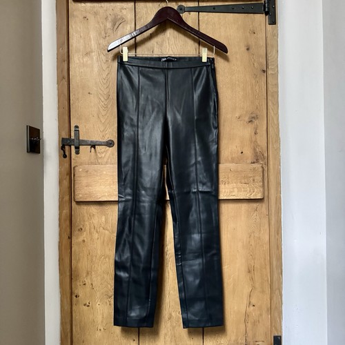 Zara taglia pantaloni neri - zara,