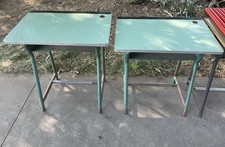 vecchi banchi da scuola scrittoio vintage con piano in formica verde anni ‘70/80