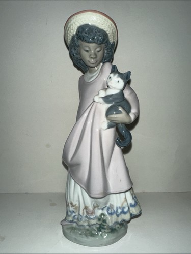Statuina bambina con - , gatto