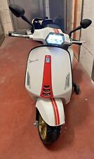 Piaggio Vespa con Rotelle 12v Luci LED Moto Elettrica per Bambini Come Nuova