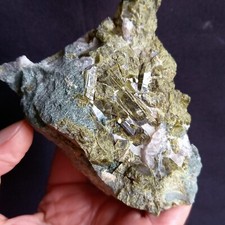 R39 - Bellissimi Cristalli VESUVIANITE (Valle Antrona, Piemonte, Italia)