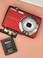 LEGGI - Nikon Coolpix S220 Rossa - Fotocamera Digitale Compatta - 10MP Zoom 3x