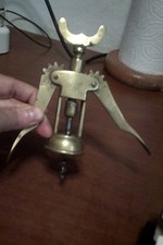 raro vecchio cavatappi in  ottone  17 cm h. marchio BEPT