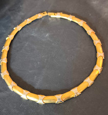 collana girocollo dorata e