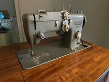 Macchina da cucire Pfaff 230 automatic funzionante 