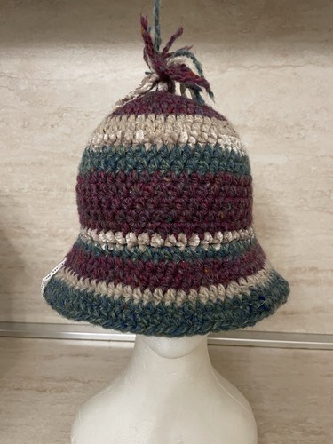 Cappellino fatto mano - a,