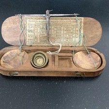 Antica Bilancia Monetale in Ottone con 2 Pesi e Scatola in Legno