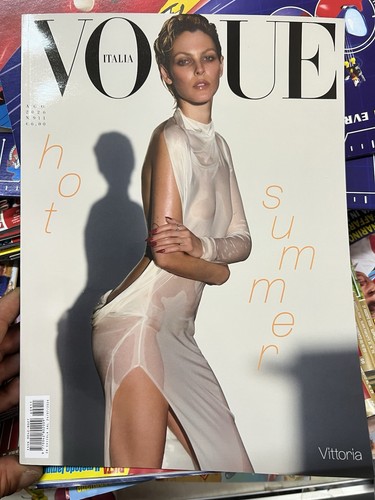 Vittoria ceretti vogue italy - vittoria,
