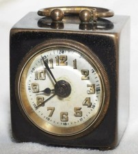 antica sveglia antica in rame