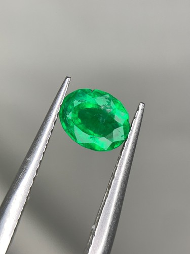 Smeraldo verde vivo naturale