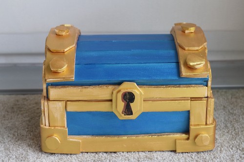 Clash royale golden chest - golden,