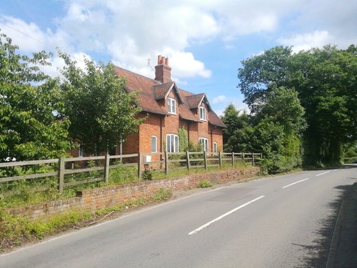 Photo houses near - a3, stanlake