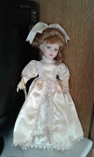 bambola con vestito giallo d epoca numerata