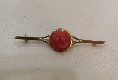 Spilla con corallo lavorato - ,