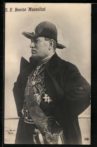 Duce benito mussolini in - duce,