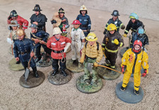 lot de 15 POMPIERS du Monde