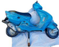 Scooter blu in vetroresina -
