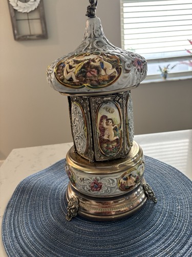 Capodimonte carousel movimento - capodimonte,