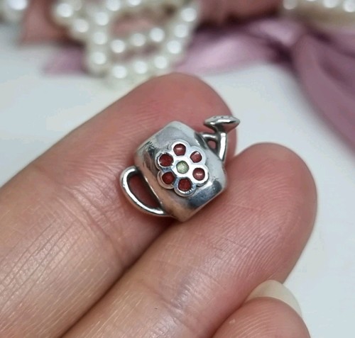 Charm annaffiatoio fiorito