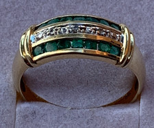 MAGNIFIQUE BAGUE EN OR JAUNE 18 CARATS 750 AVEC 14 EMERAUDES ET 3 DIAMANTS !